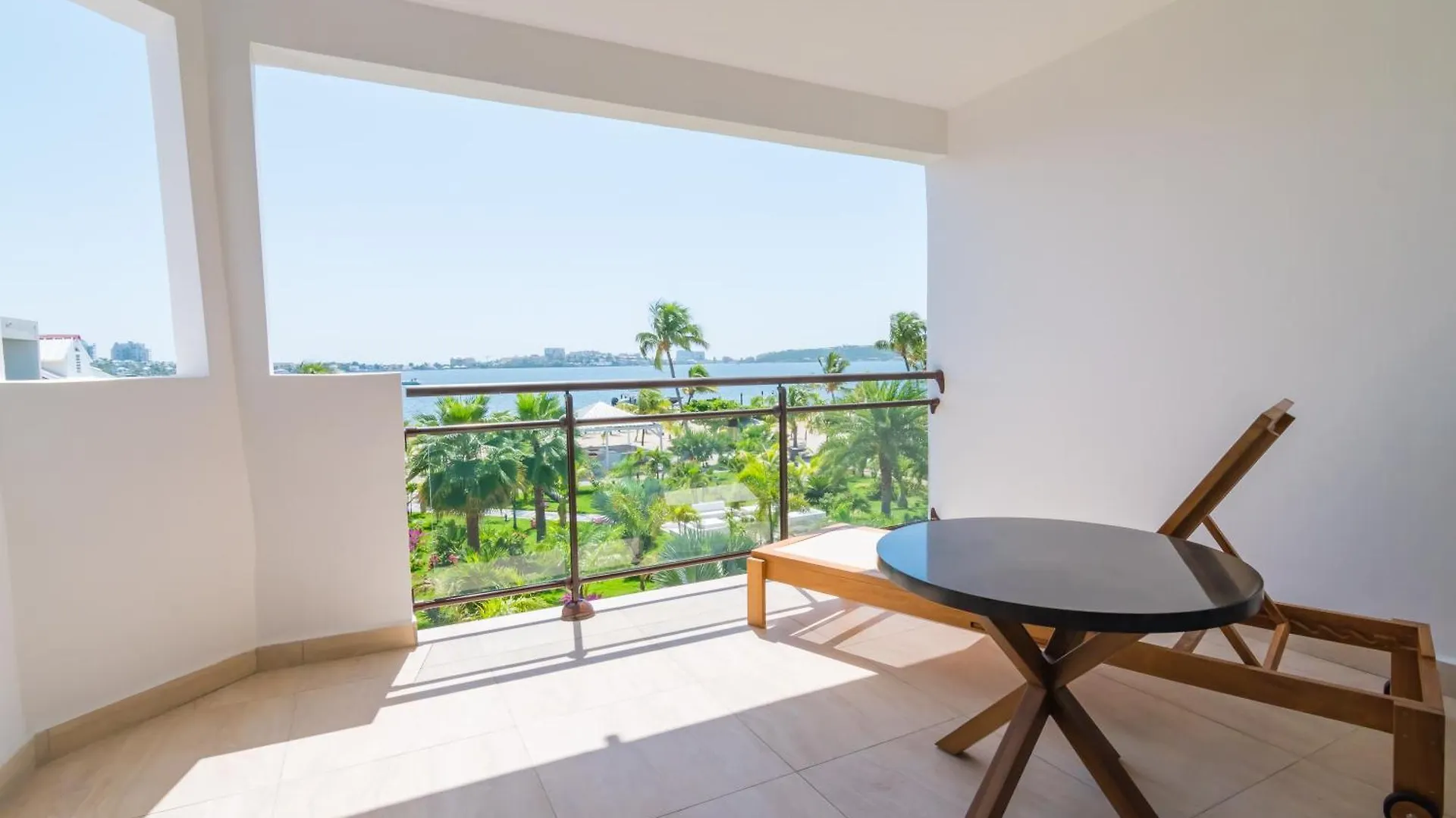 Hommage Hotel&Residences Baie Nettlé Hotel