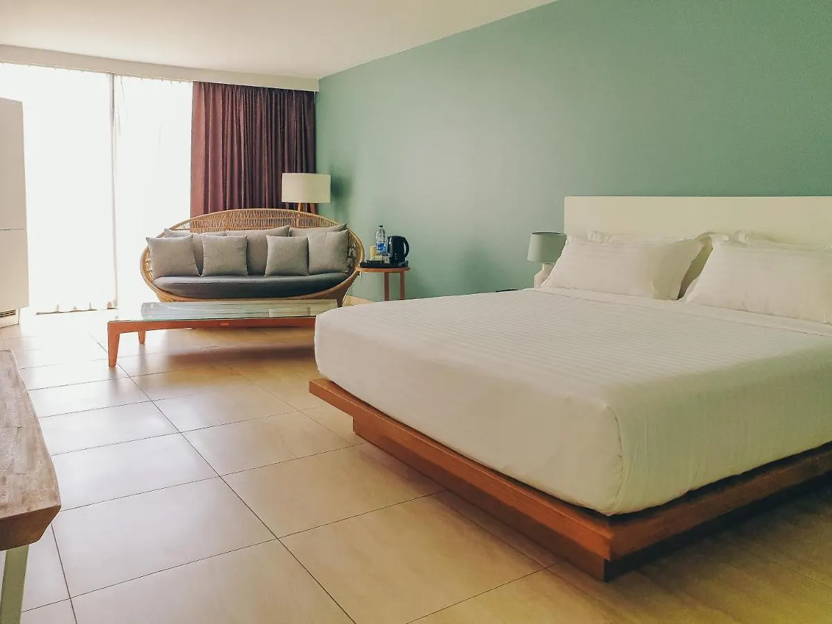 Hommage Hotel & Residences Baie Nettle 4*,