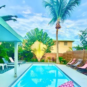 Villa Magellan, Walkable Beach, Private Pool